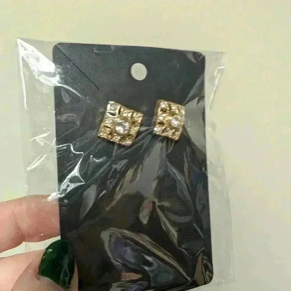 Vintage goldtone with rhinestone gems  earrings - Picture 7 of 7